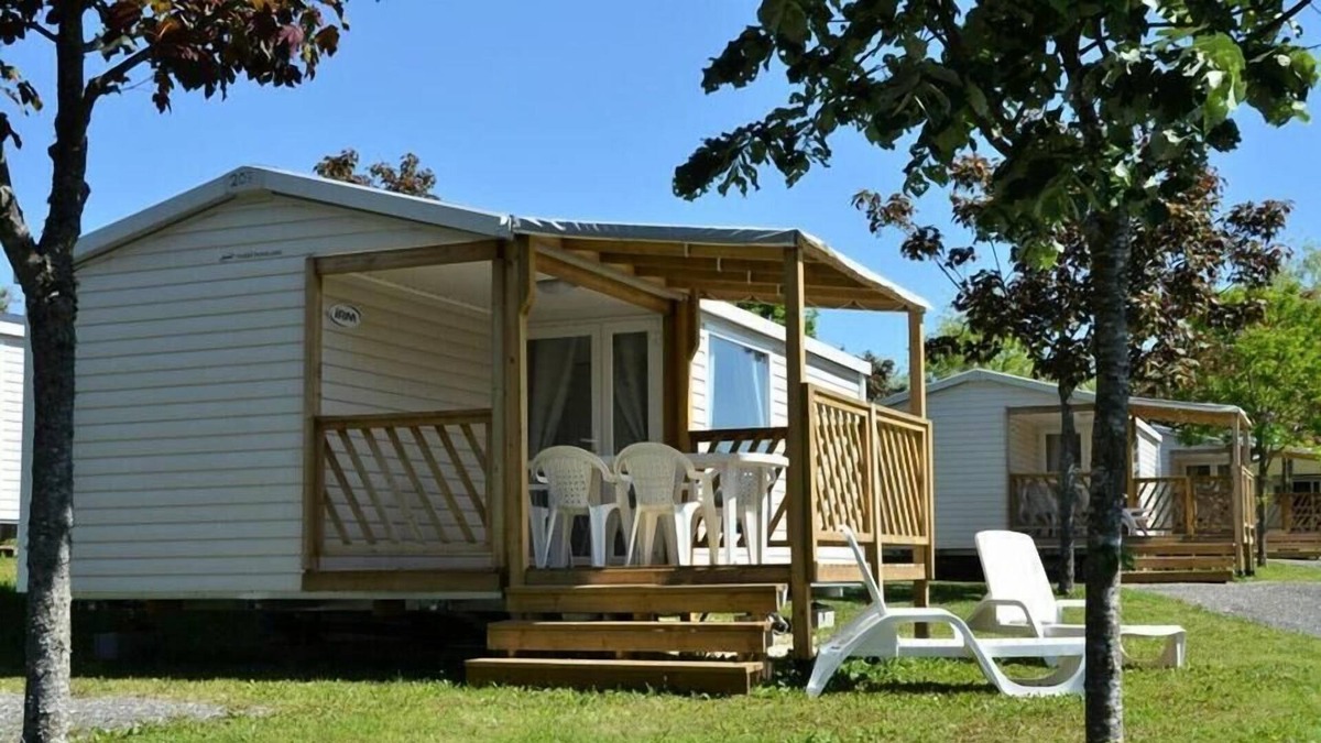 Huanne-Montmartin House | Camping du Bois de Reveuge**** - 3-room loggia cottage for 5 people