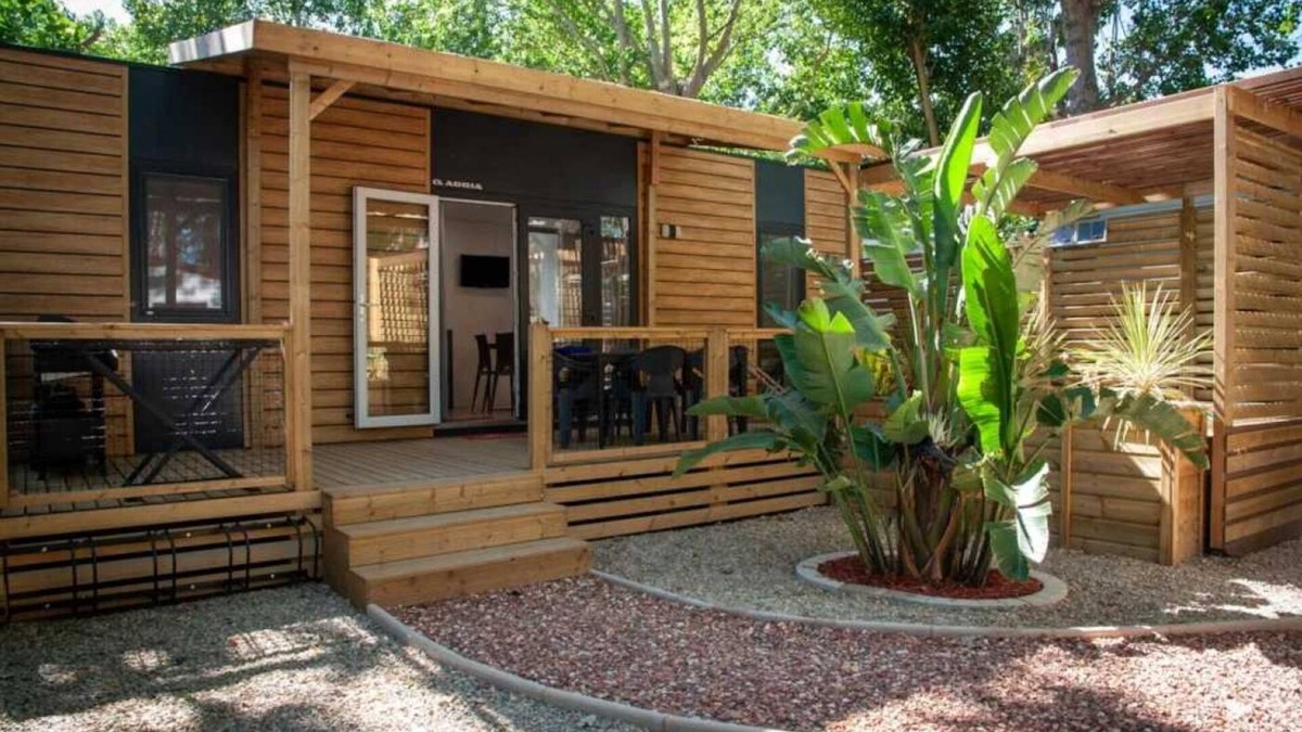 Villeneuve-les-Beziers House | Camping 4 étoiles - Piscine - ccaffcg
