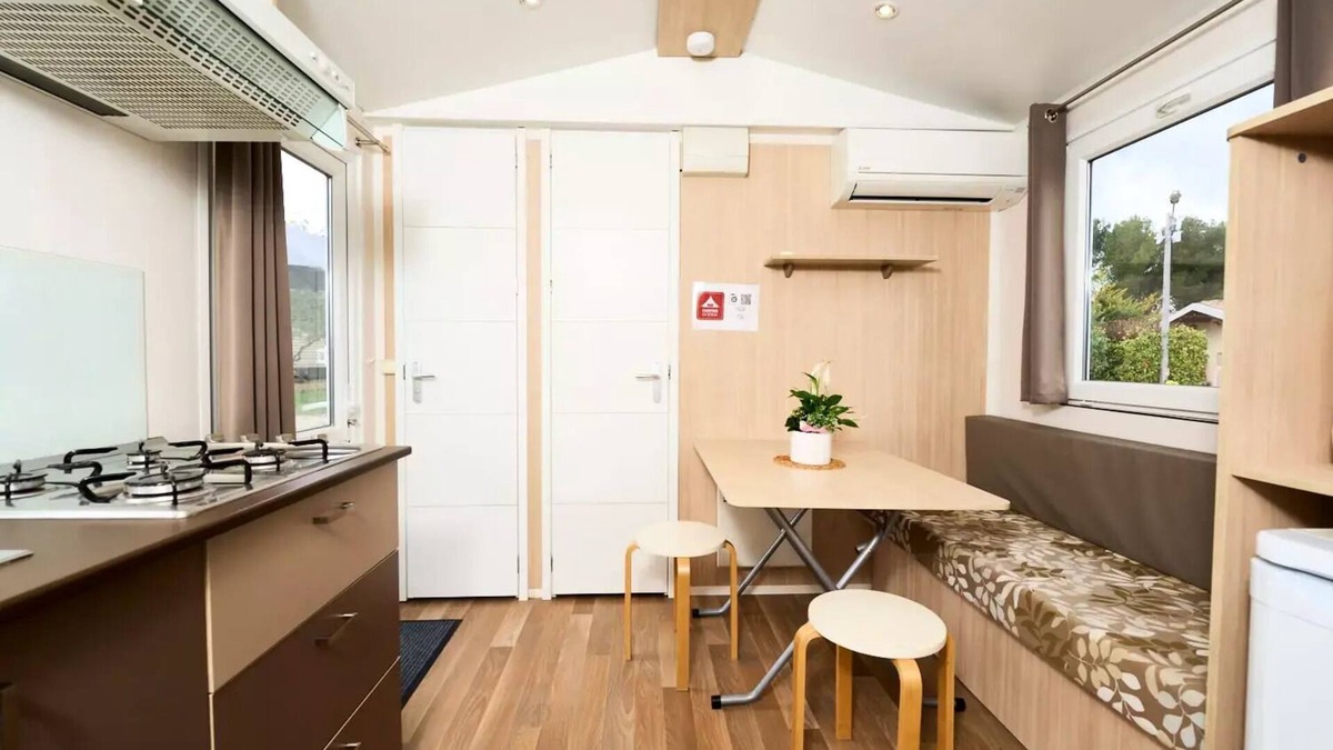 Malemort-du-Comtat House | CAMPING LA CERISE * - 2 bedroom mobile home with air conditioning for 4 people
