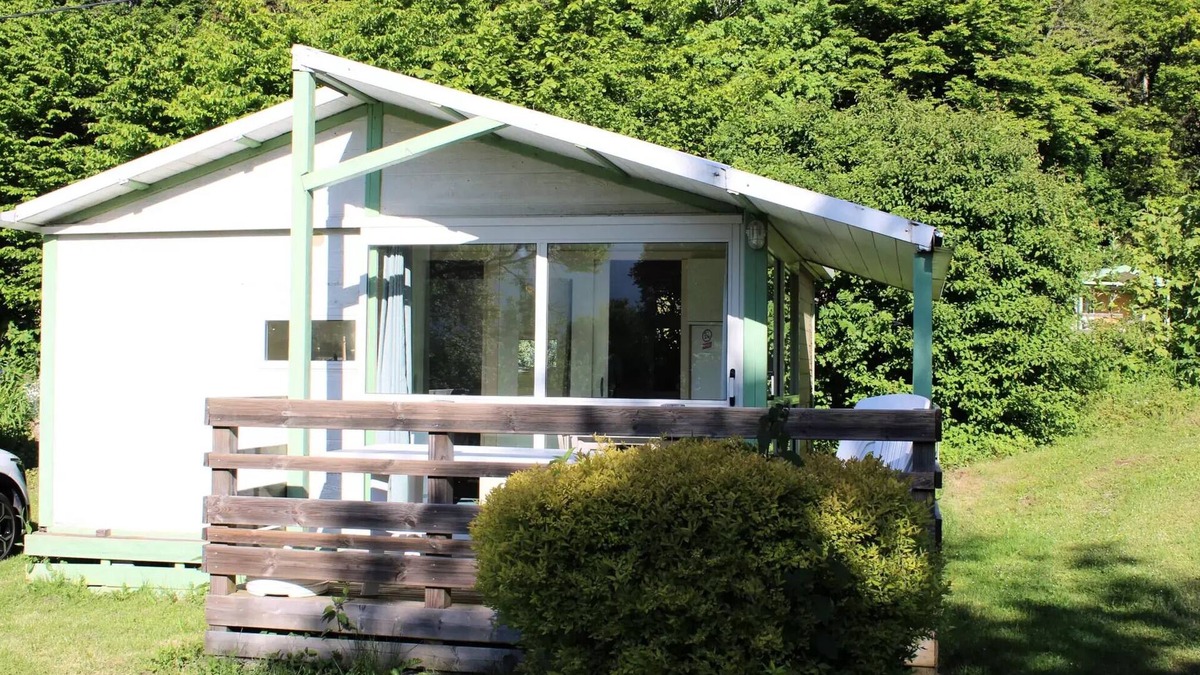 Miribel-les-Echelles Ski Chalet | Camping Le Balcon de Chartreuse* - Chalet Verveine 3 Rooms 5 People