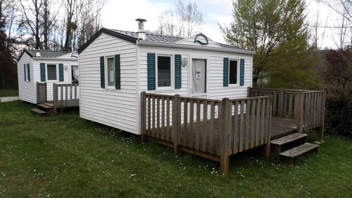 Thiviers House | Camping Le Repaire * - Small 2 bedroom mobile home - uncovered wooden terrace - 20m² (R14 -R15 - R21 + 038) 4 people