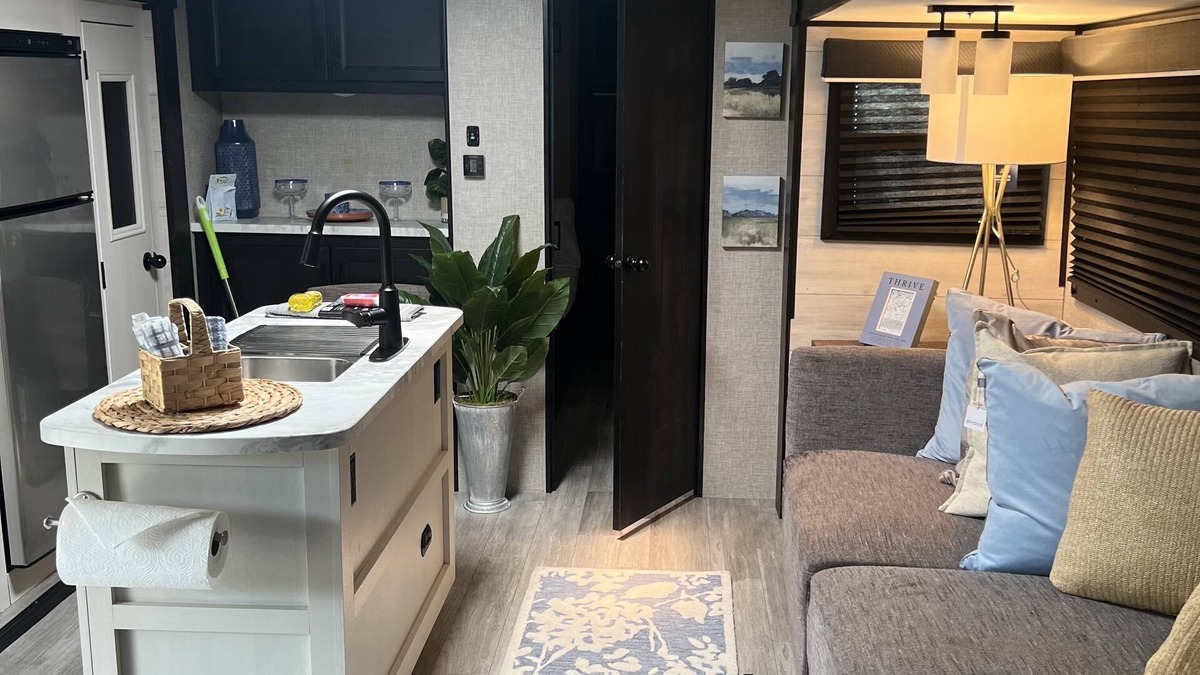 Zuni RV Rental | Camping near the water