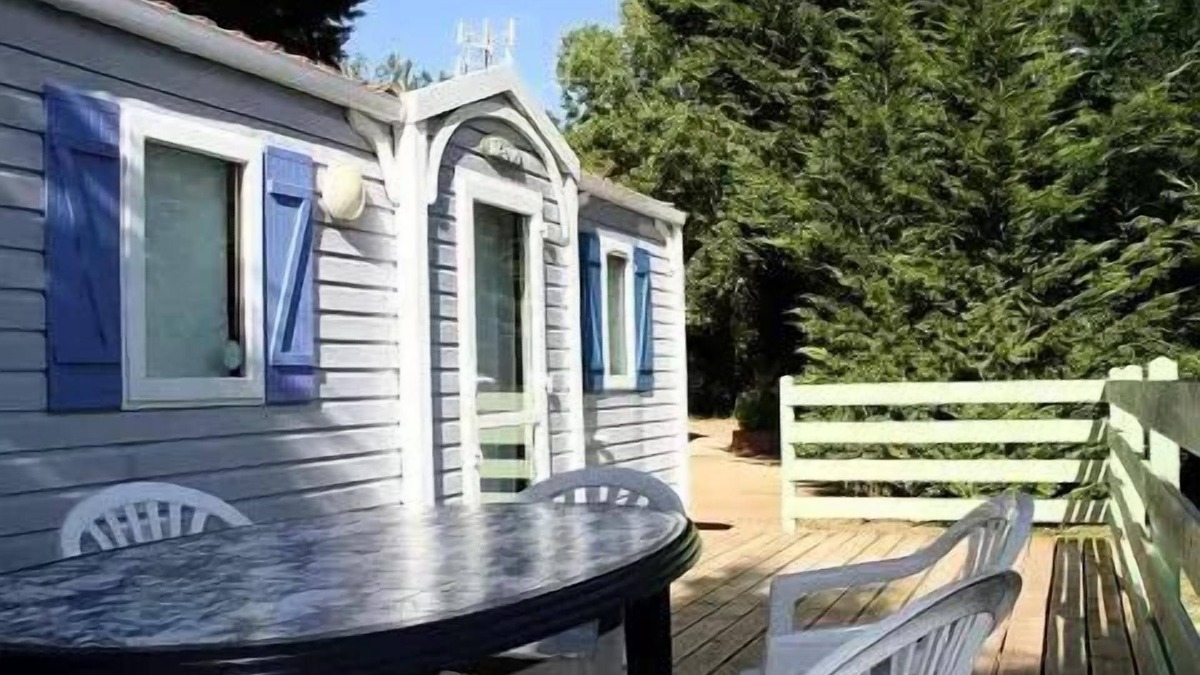 Pont-du-Chateau House | Campsite Les Sablons ** - Mobilhome for 4 People