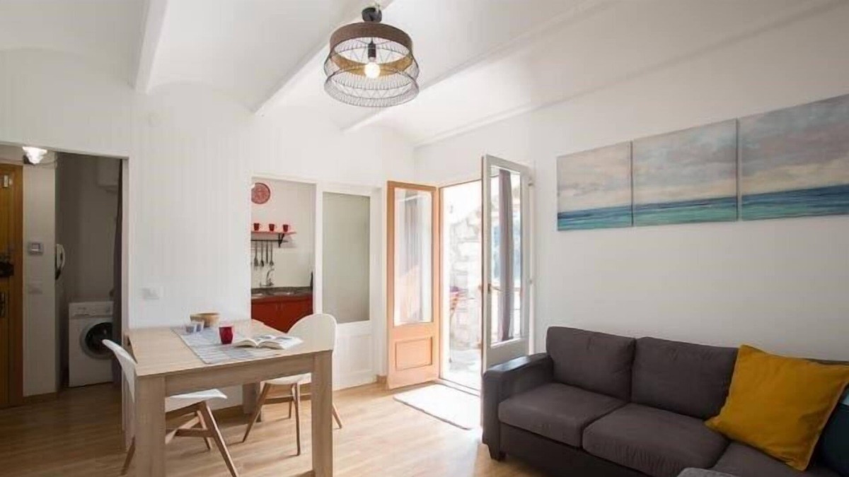 Ripoll Apartment | Can Botey, bonito y moderno apartamento en Colonia industrial de Ripoll