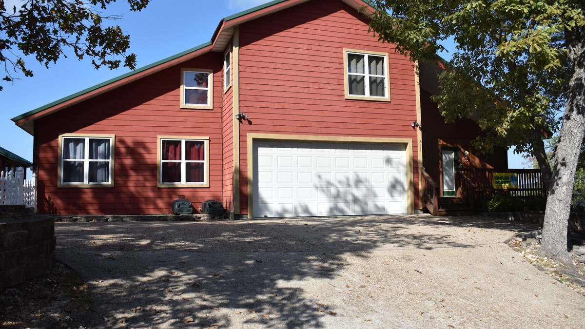 Eureka Springs House | Can-U-Canoe Riverview Eagles Roost