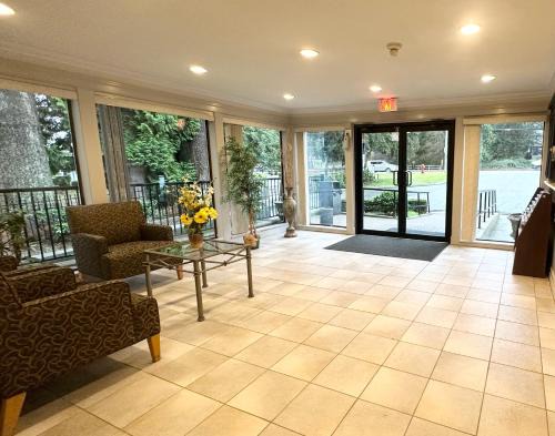 Newton Hotel | Canadian Inn