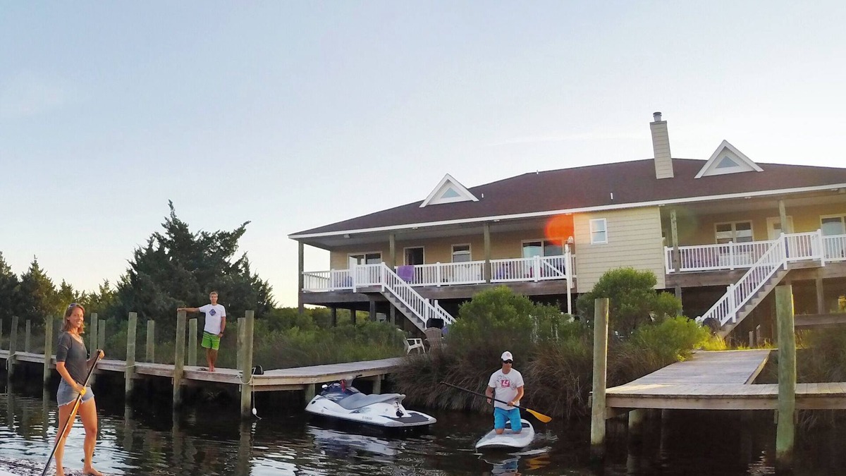 Avon House | Canal Front, All One level - 4 Bedroom House, Pool, Large Docks - The Kite Club
