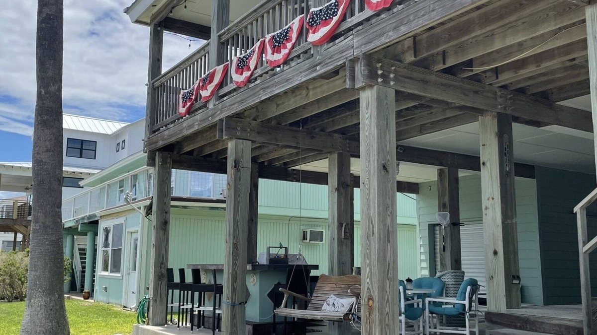 City-by-the Sea House | Canal front Coastal Cottage in Rockport off Estes Flats!