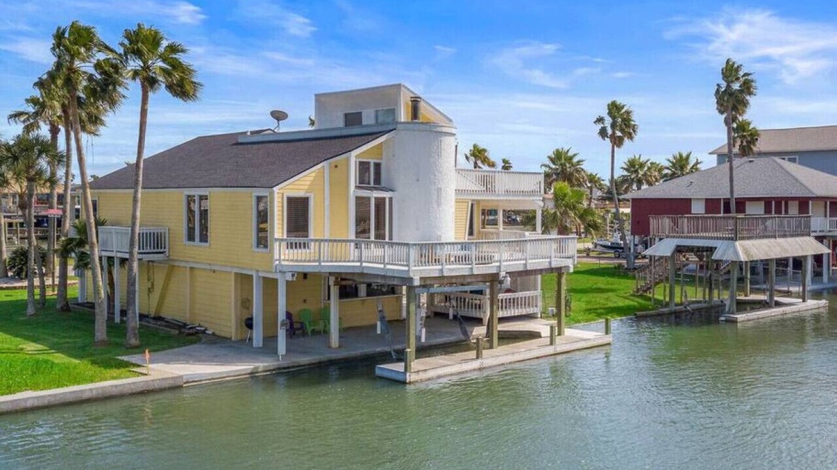Galveston House | Canal Front Getaway with Boat Slip & Game Room