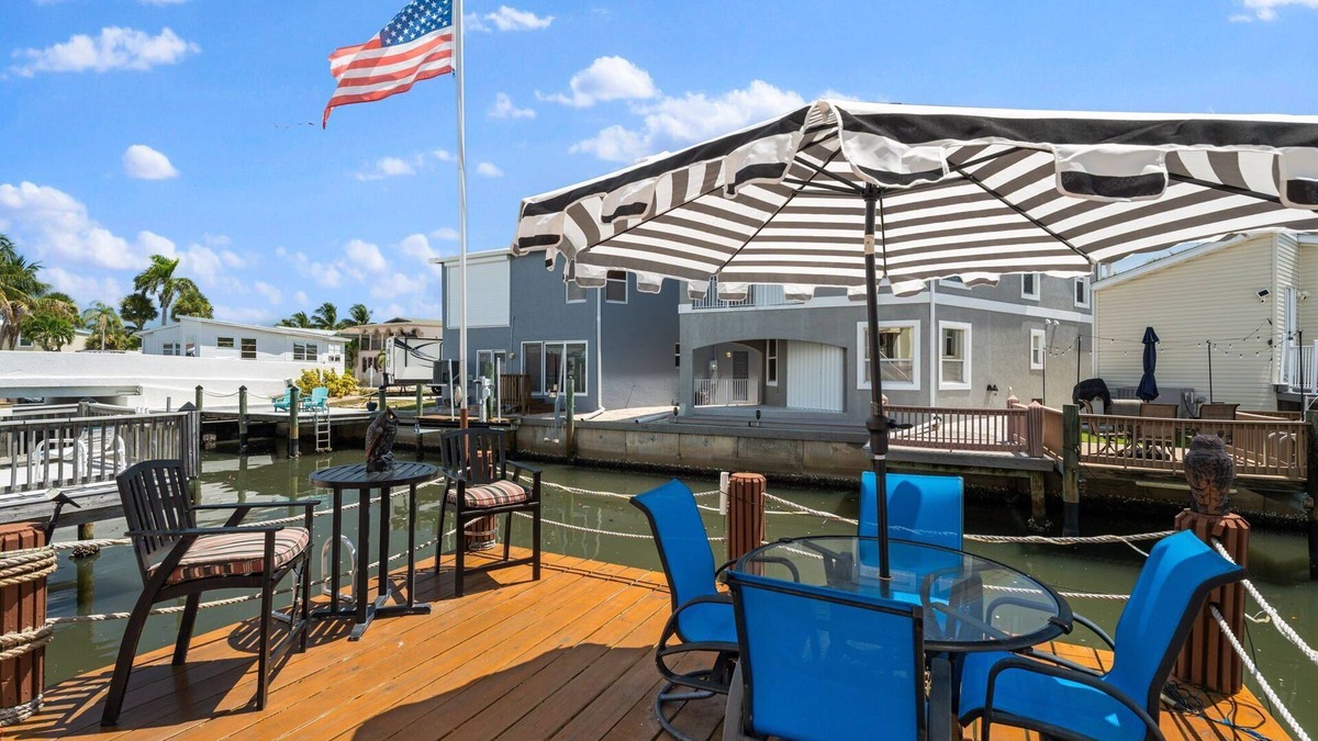Nettles Island House | Canal Front! Stunning, beautifully updated 3-bedroom, 2.5-bath coastal-style beach home