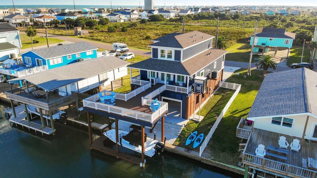 Isla Del Sol House | Canal Home w/Boat Slip, Elevator & Golf Cartn