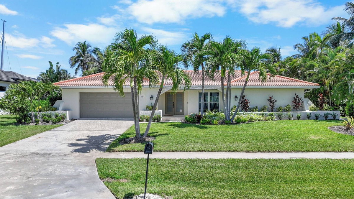 Marco Island House | Canal home w/pool, kayak, foosball, and ping pong