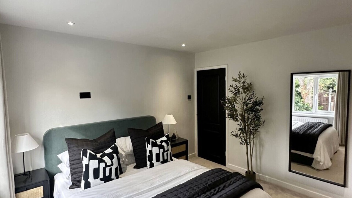 Eccles House | Canal Mews - 1 min from Trafford Centre and 2 mins M60