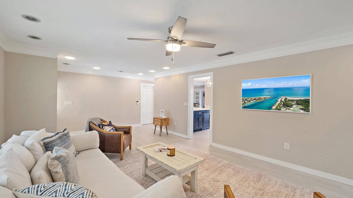 Whitfield House | Canal, Pool, Near Beaches, Airport and Downtown
