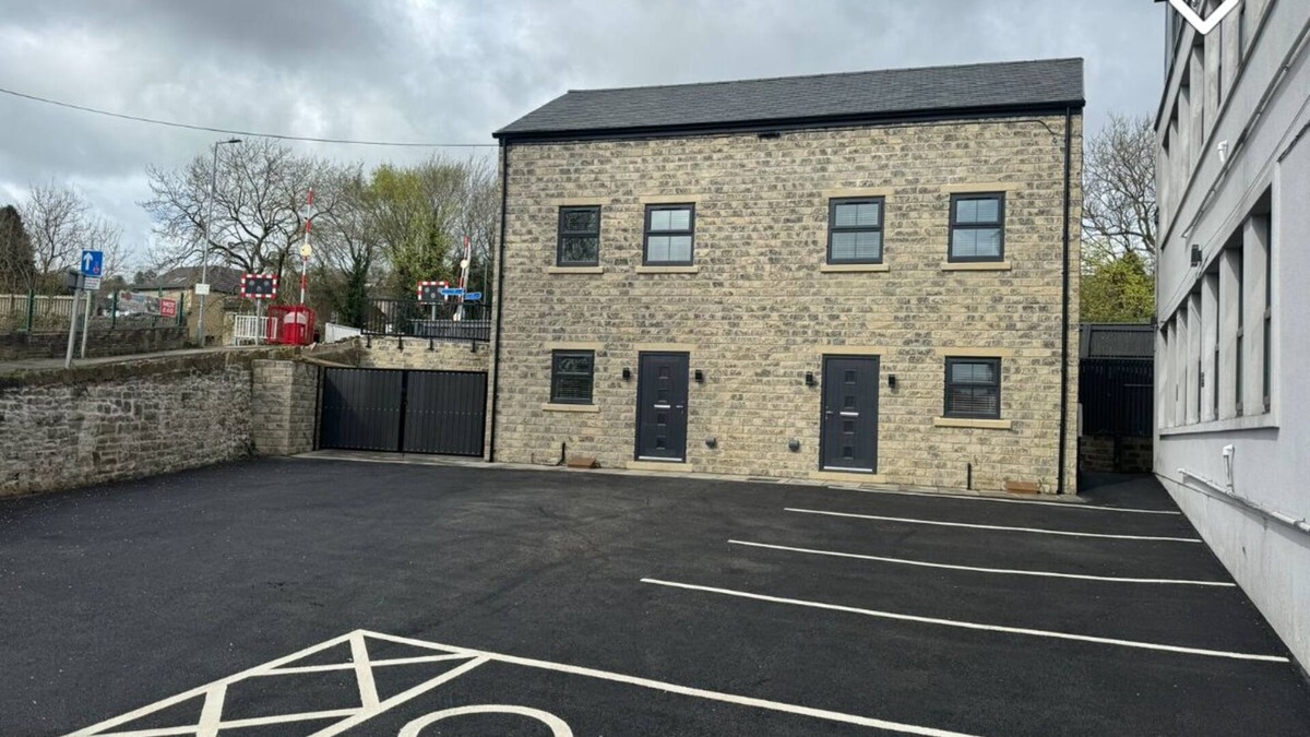 Keighley House | Canal view newly built 3 Bedroom house opposite East Riddlesden Hall.