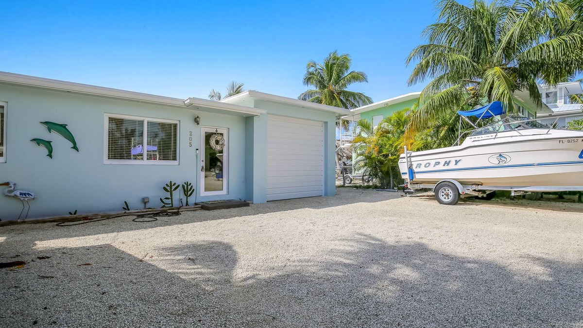 Indian Waterways House | Canalfront, Dog-Friendly Home with High-Speed WiFi, Private Boat Ramp, and Kayak