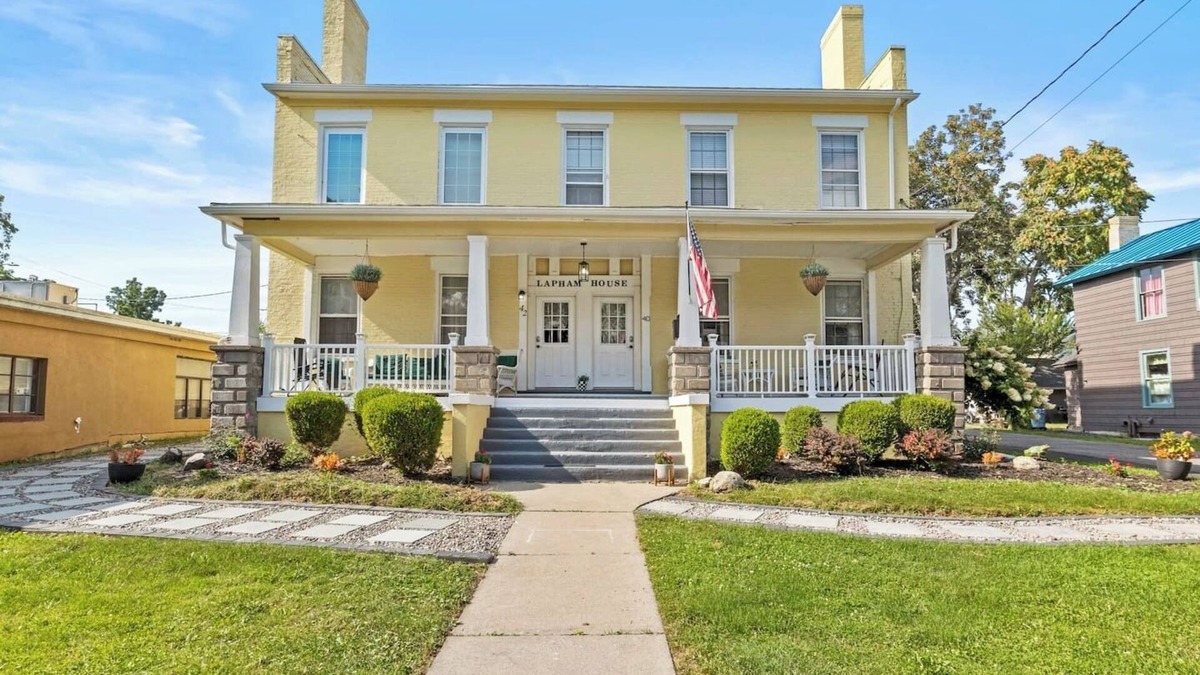 Canandaigua House | Canandaigua Luxury | Walk to Wedding Venues | FLX