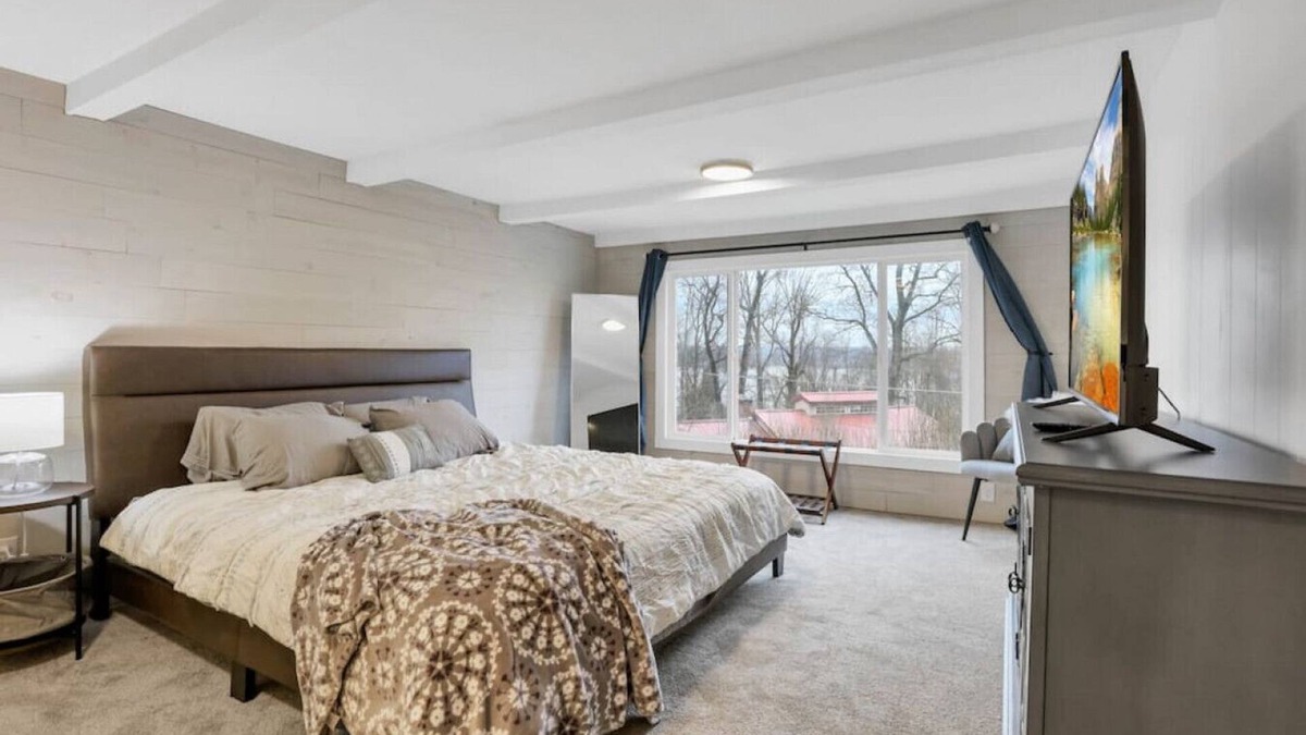 Nashport Cottage | Canary Cottage: Pet and Family friendly