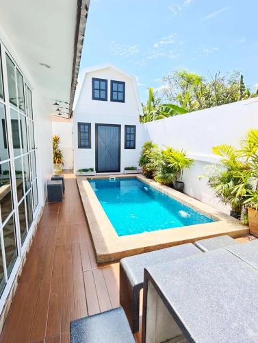 Saen Suk Villa | Canary Pool Villa Bangsaen