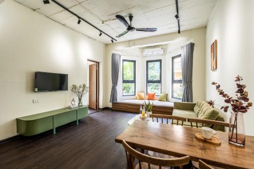 Hai Ba Trung Apartment | CANAVERAL Residence near Hoan Kiem-OUTSTANDING Rooftop with Private Pool