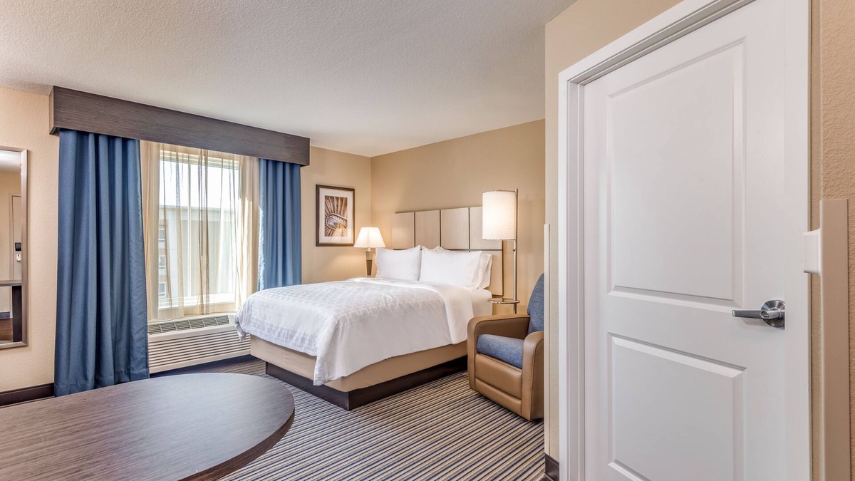 Eau Claire Hotel | Candlewood Suites Eau Claire I-94 by IHG