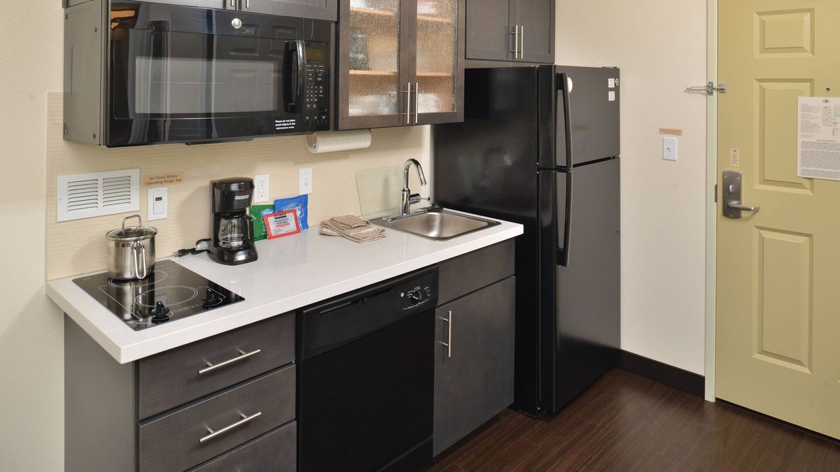 Eugene Hotel | Candlewood Suites Eugene Springfield by IHG