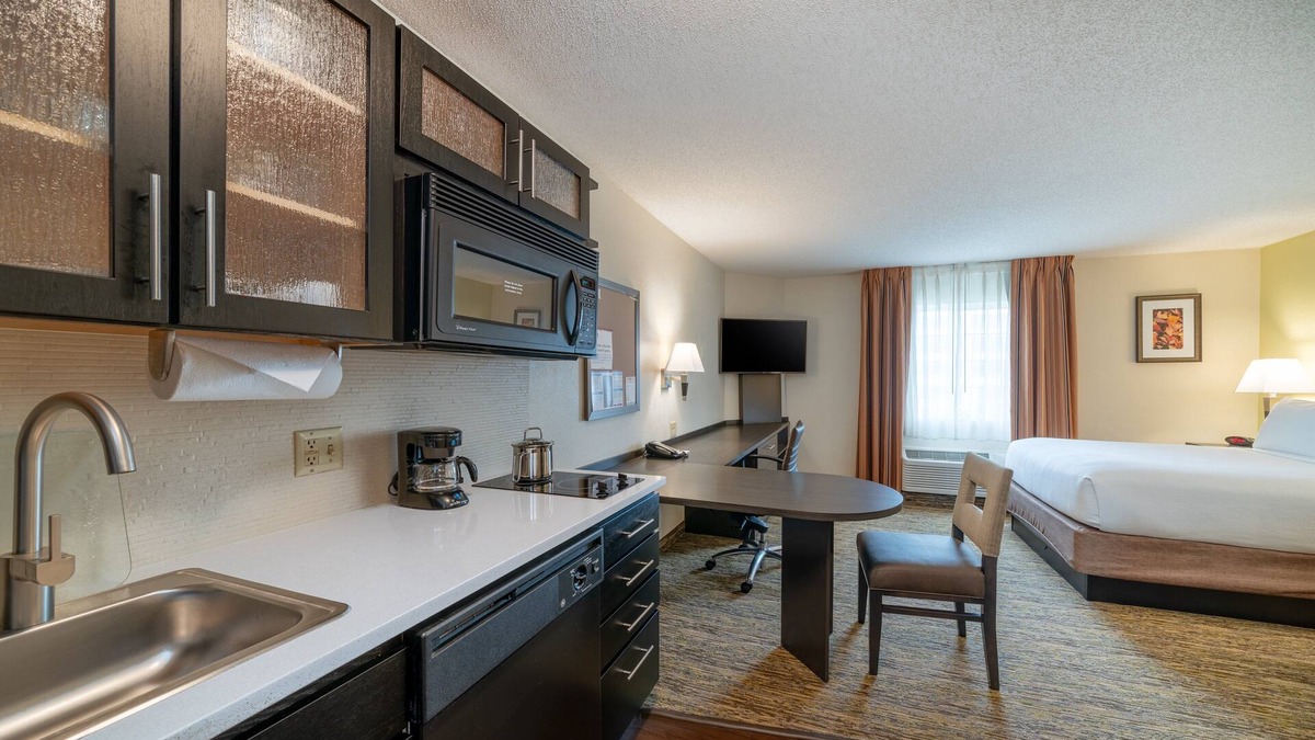 Herndon Hotel | Candlewood Suites Herndon by IHG
