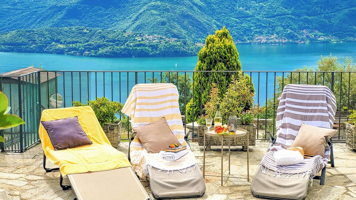 Stazzona Apartment | Caninett holiday flat with panoramic terrace