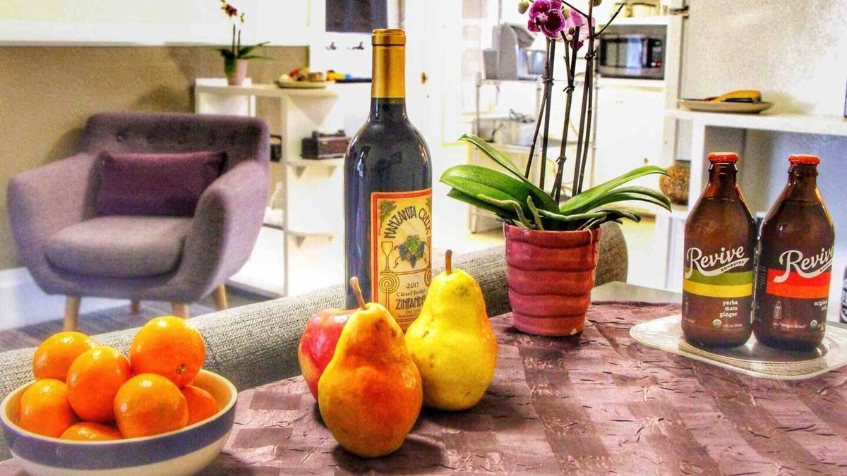 Santa Rosa Apartment | Cannery Loft @ Railroad Square Top Floor Views