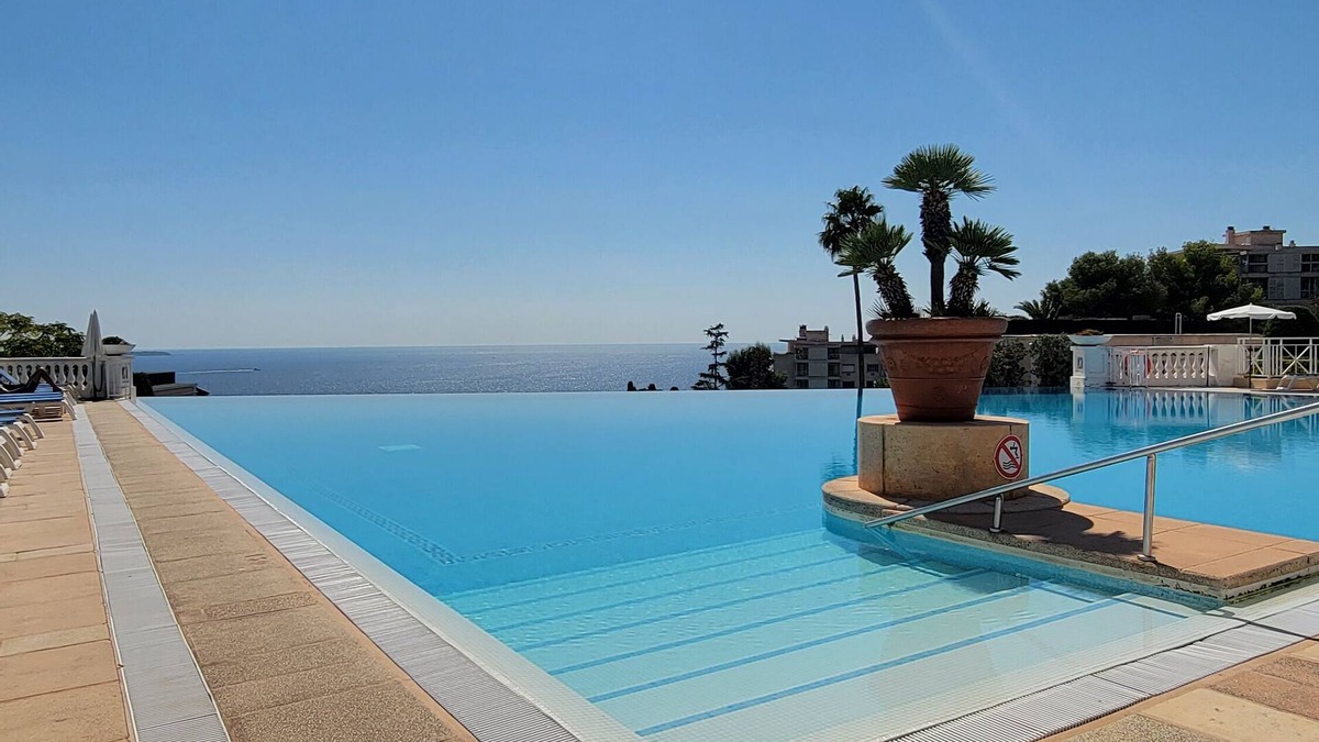 La Croix des Gardes Apartment | Cannes 3-room apartment-air-conditioned-large terrace