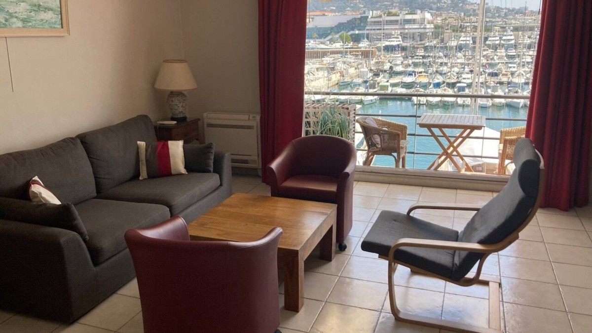 Le Suquet Apartment | cannes - exceptional view. 90m². 3 or 4 vacationers.