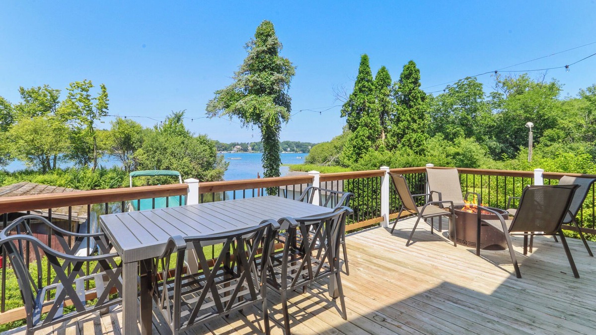 East Troy House | Canoes & Dock: Waterfront Retreat on Lake Beulah!