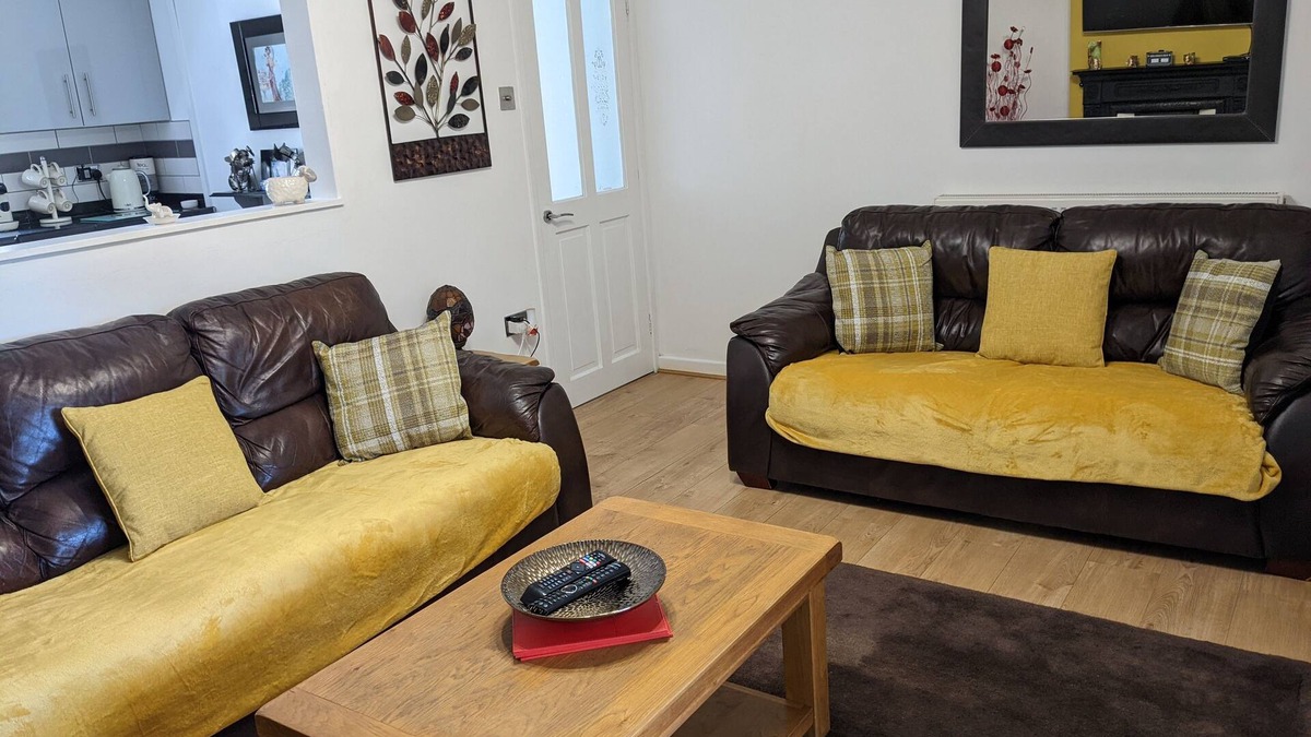 Penrhyndeudraeth House | Canol Cae Cottages Bluebell in Penrhyndeudraeth near Porthmadog. 3 bed