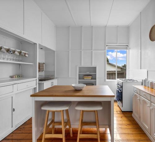 Wonthaggi House | Canterbury Cottage - dog friendly - fully fenced