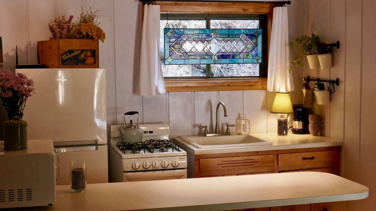Boulder Cabin | Canyon escape - cabin studio along Boulder Creek with complete kitchen #2