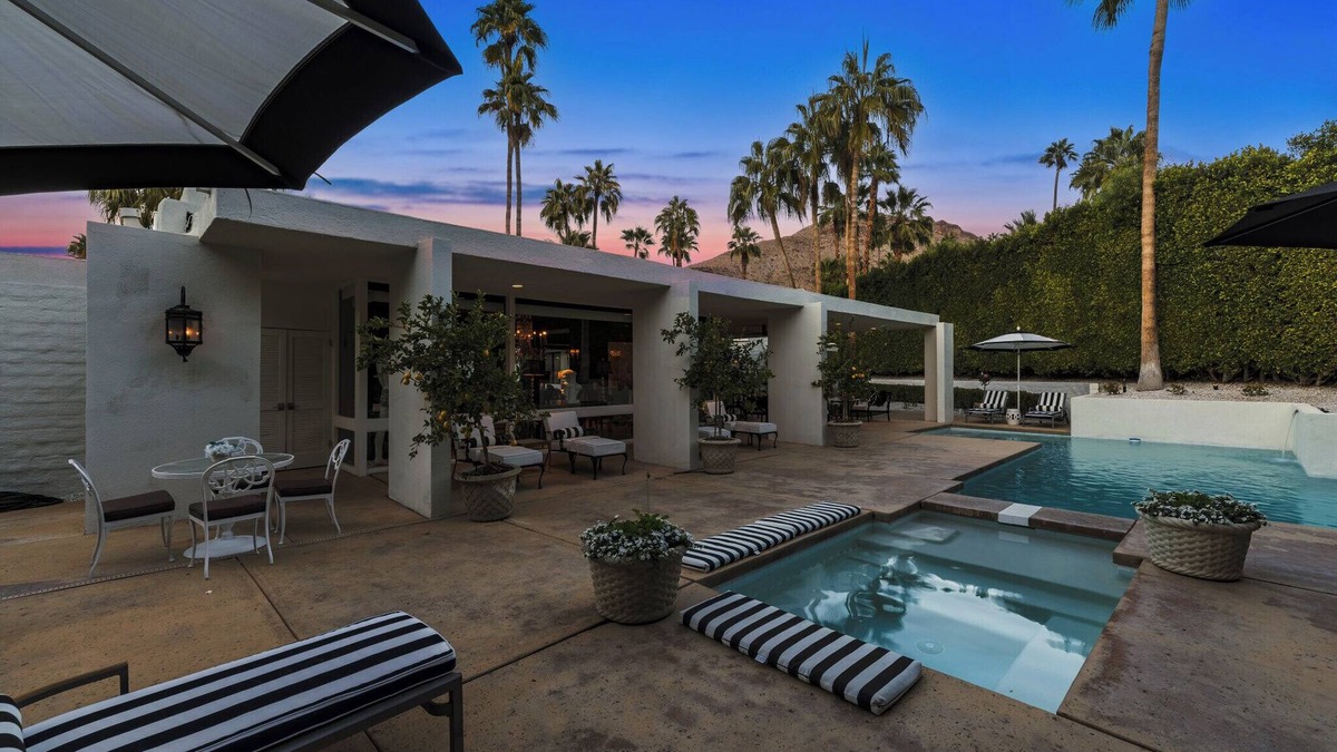 Palm Springs House | Canyon House Palm Springs - Hollywood Glamour Meets Desert Cool!