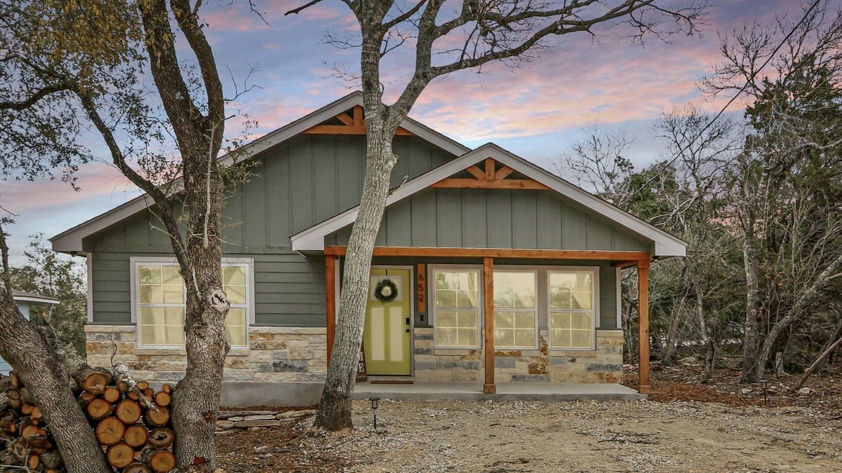 Canyon Lake Cottage | Canyon Lake Gem, 7 miles to tubing, & wedding venues