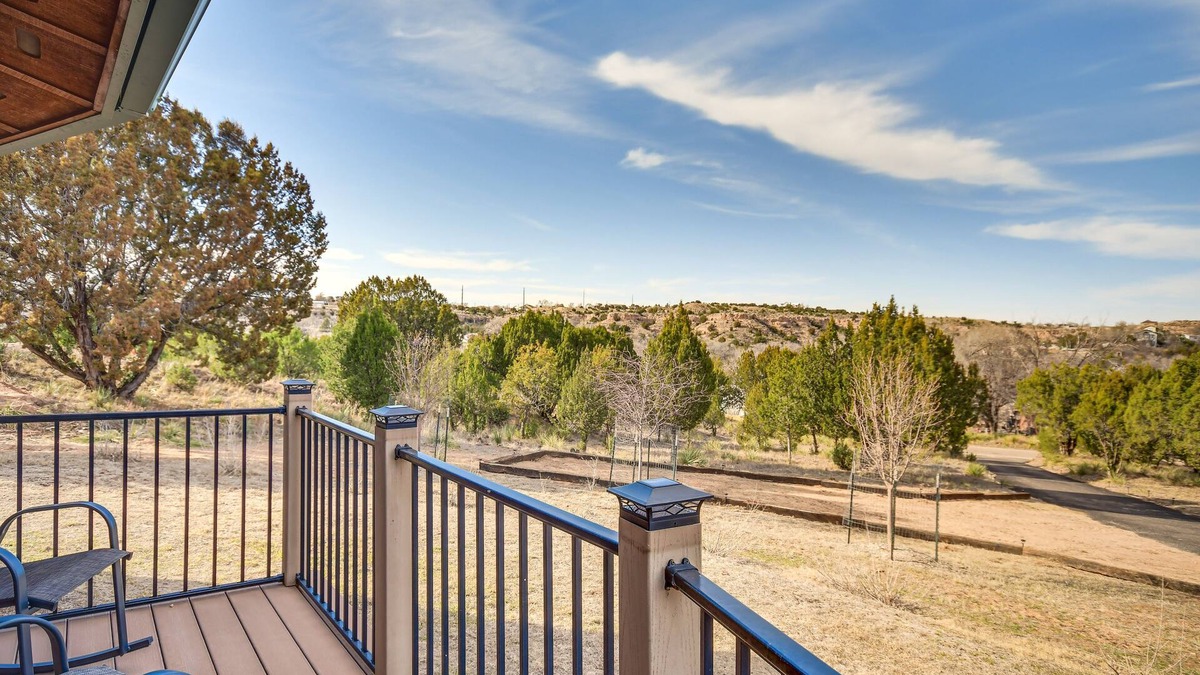 Palisades House | ‘Canyon Rim Retreat’ w/Private Yard & Hot Tub!