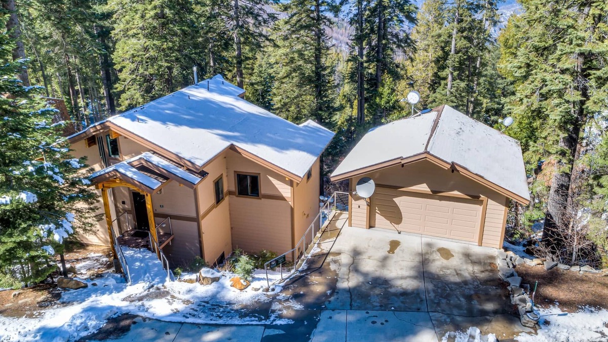 Yosemite West House | Canyons Crest