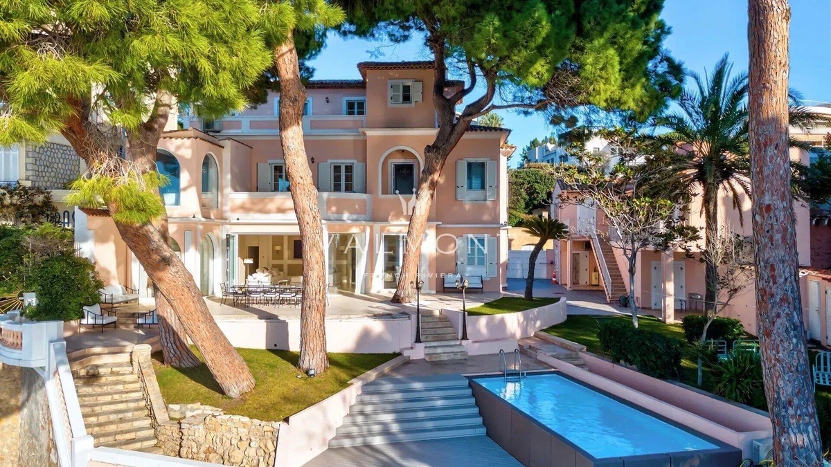 Juan-les-Pins Villa | Cap Antibes Super Villa with direct sea access