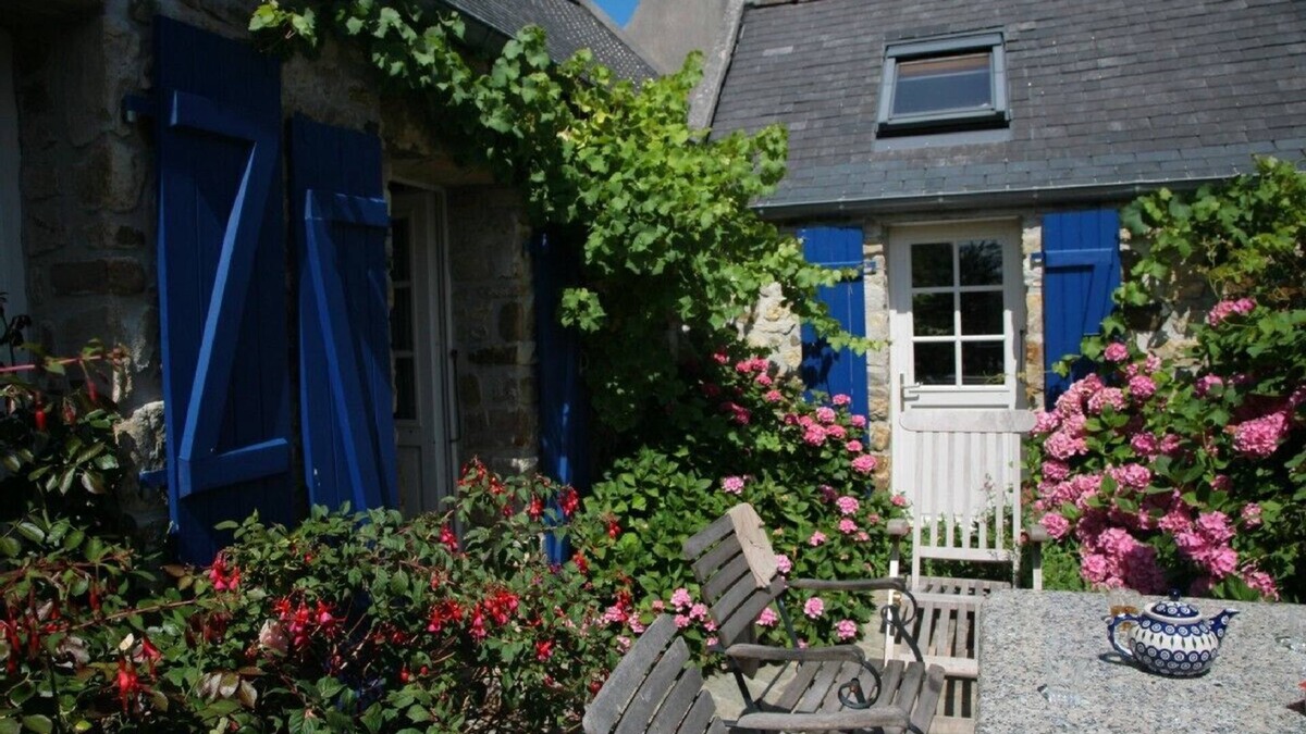 Crozon House | Cap de la Chevre, Kerdreux, romantic natural stone house, 7 minutes walk from the sea