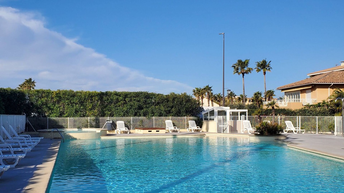 Frejus Port Apartment | CAP HERMES Magnificent air-conditioned accommodation sleeps 6 Sea view direct access to the beach with parking in the basement