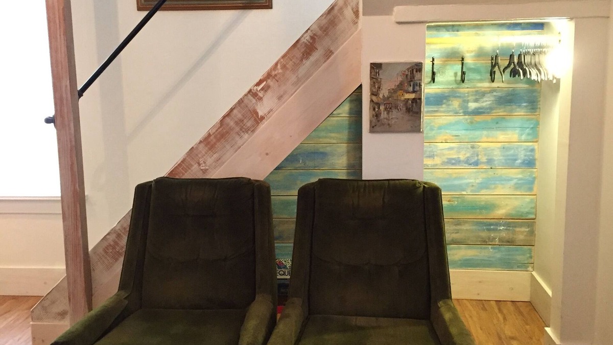 Anacortes House | Cap Sante Two Story Eclectic Charmer, 4 blocks from Downtown and Marina