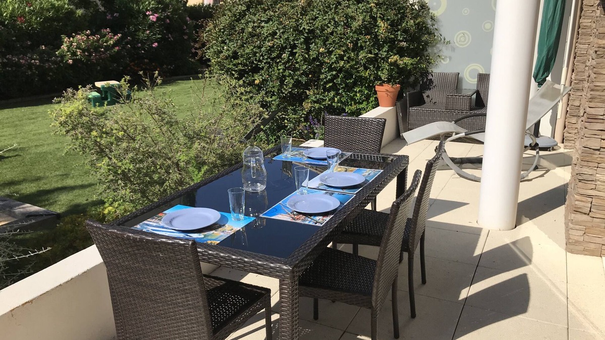 Sanary-sur-Mer Apartment | CAP SUD *. PMR access. Terrace. GARDEN. Parking. All on foot