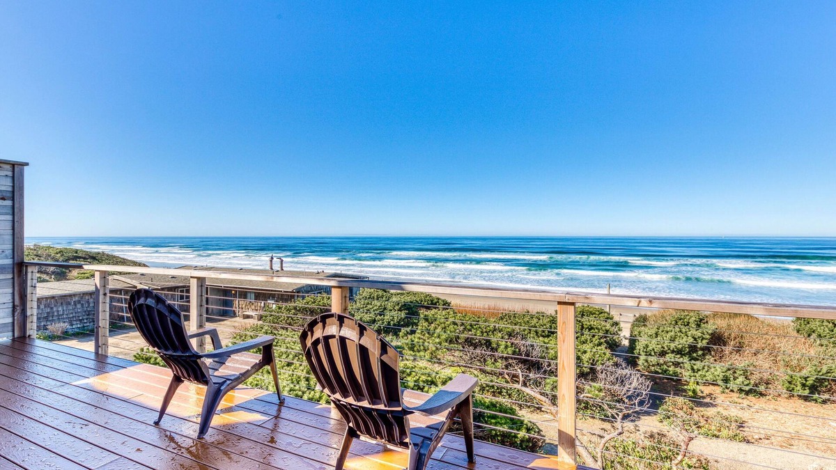 Edgewater Shores Cottage | Cape Cod Cottages #2: Oceanfront with hot tub!