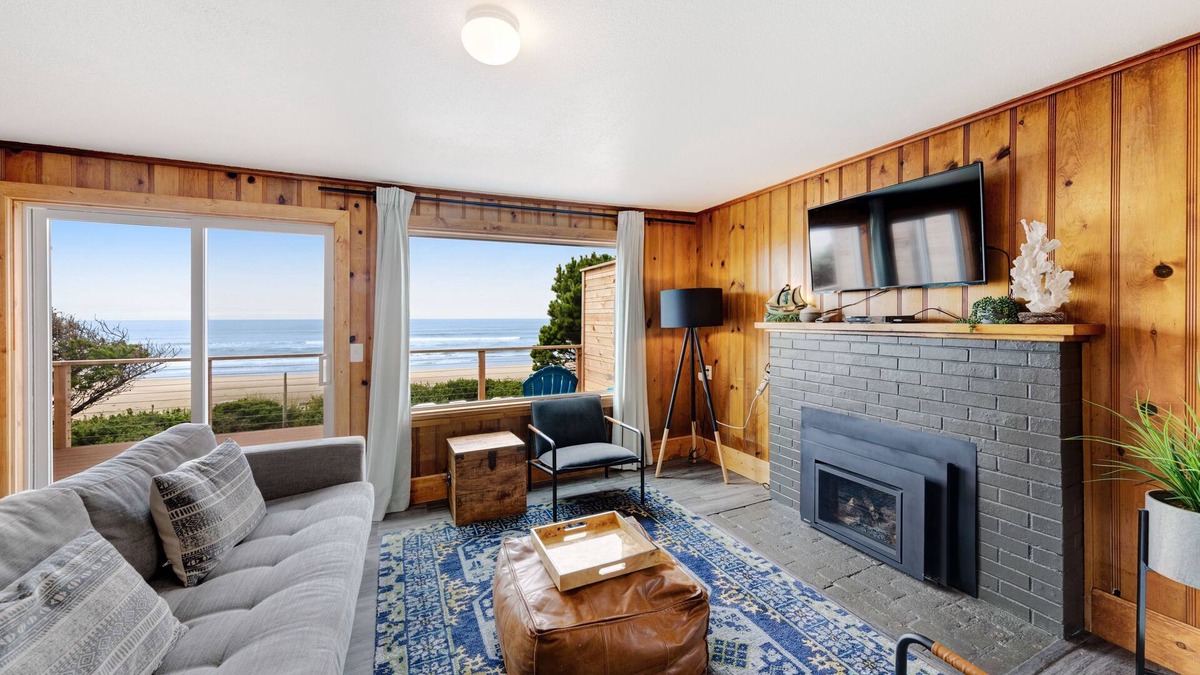 Edgewater Shores Cottage | Cape Cod Cottages 3: Oceanfront with hot tub