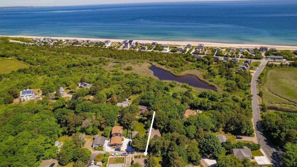 East Sandwich House | Cape Cod Getaway: Walk to East Sandwich Beach