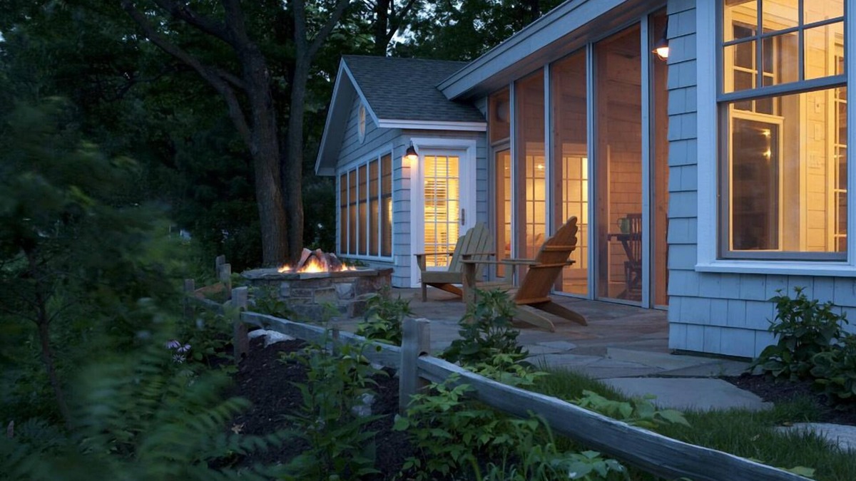Lake Shore Cottage | Cape Cod Meets Up North in this Gull Lake Retreat