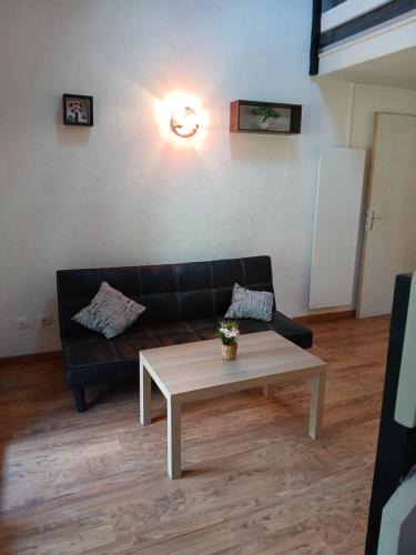 Savignac-les-Ormeaux Apartment | Capelette