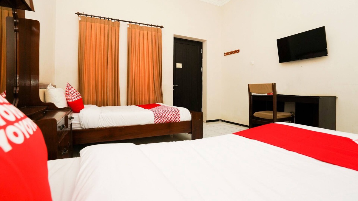 Probolinggo Hotel | Capital O 1430 Hotel Ratna Syariah